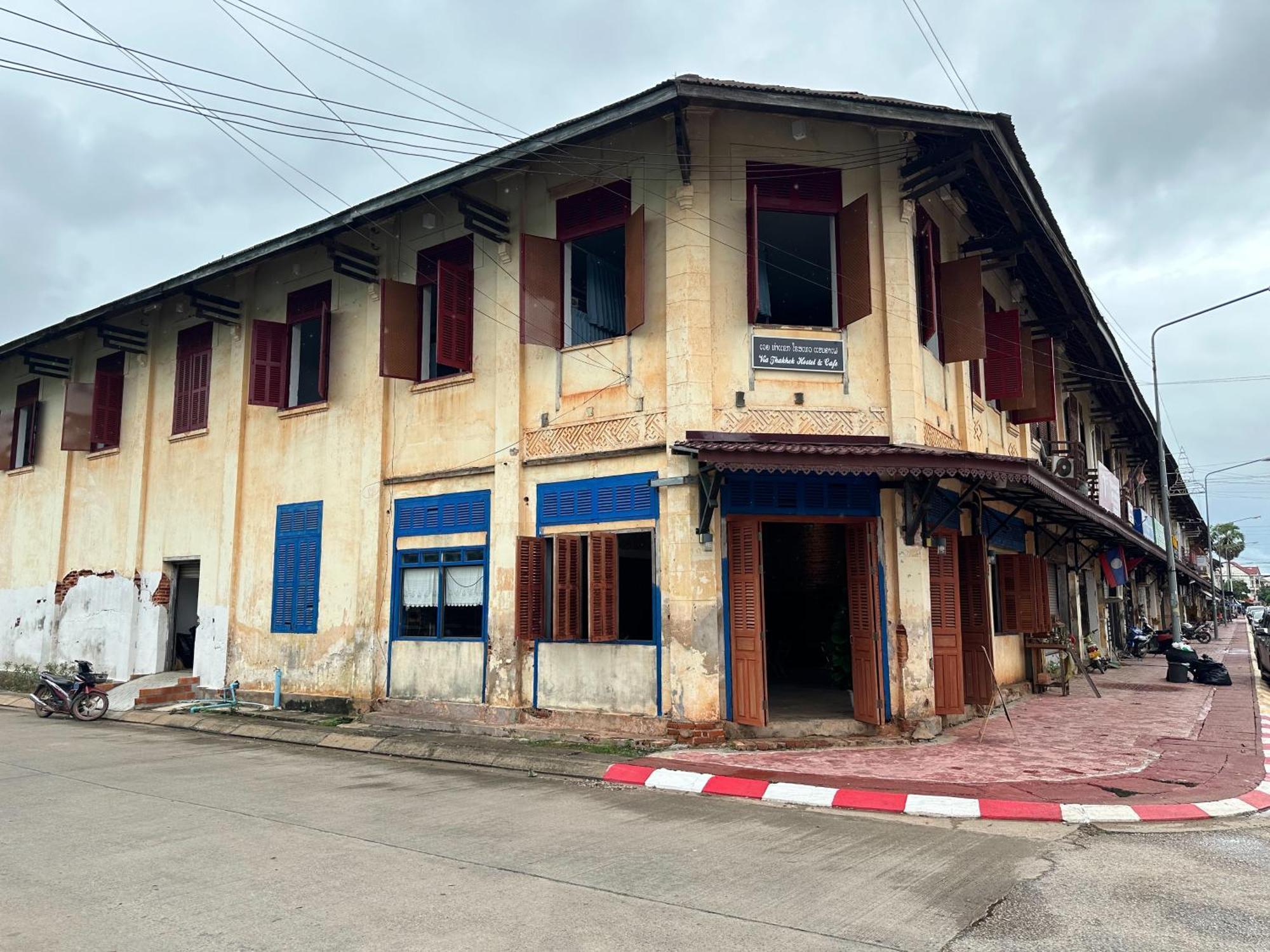 Via Thakhek Hostel & Cafe Eksteriør bilde