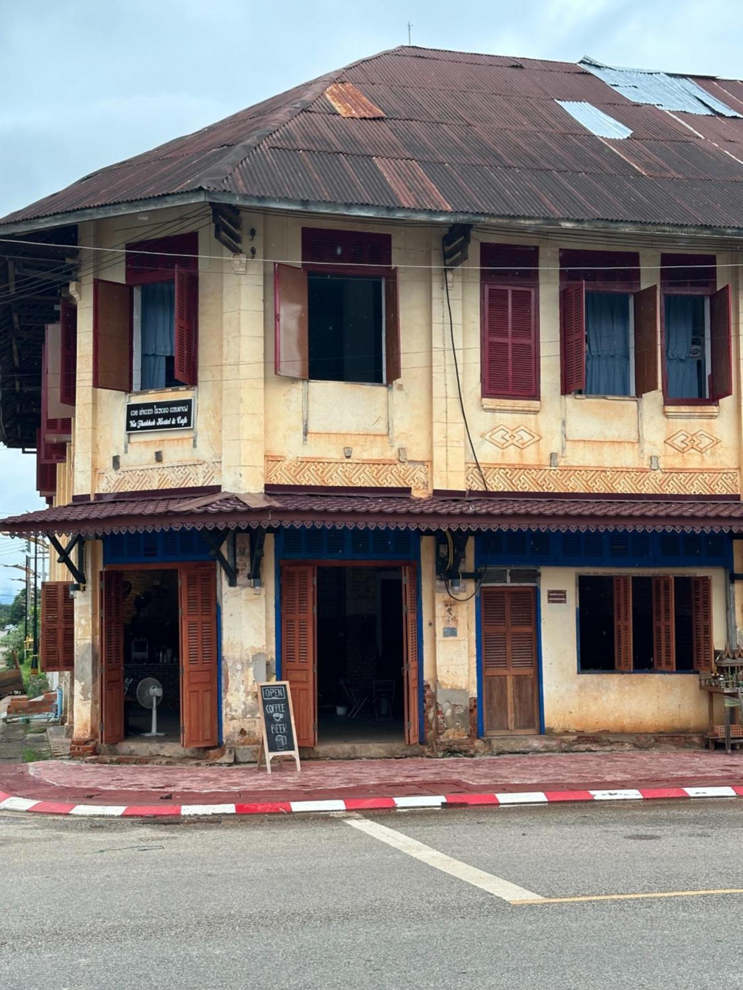 Via Thakhek Hostel & Cafe Eksteriør bilde