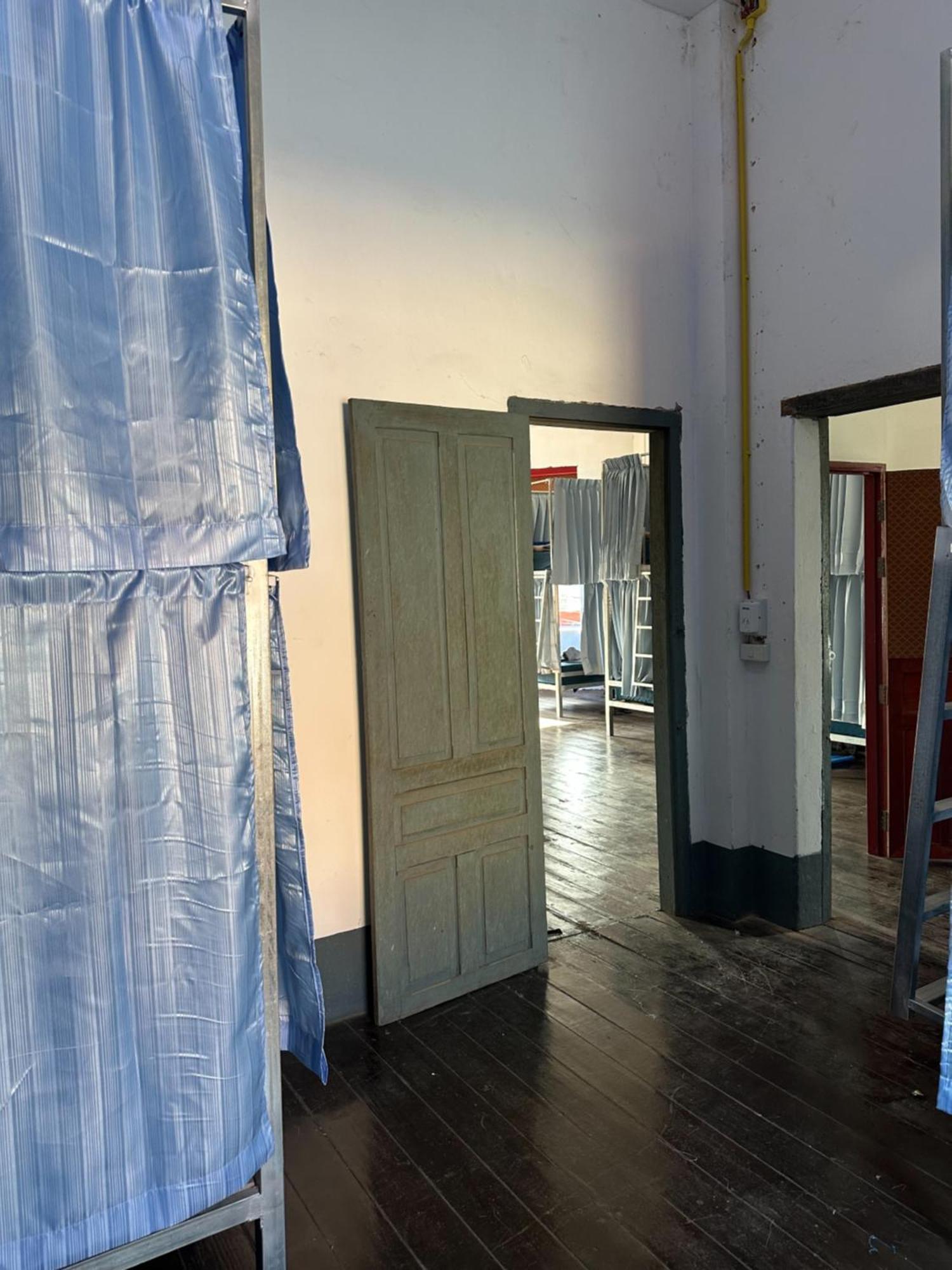 Via Thakhek Hostel & Cafe Eksteriør bilde
